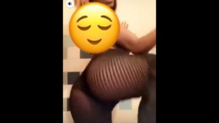 Ebony twerking