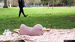 Teen babe Anastasia Knight loves to swallow strangers cum in the park