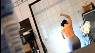 Voyeur catches jane getting off in the shower