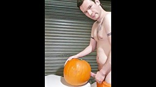 Hot twink fucks a pumpkin