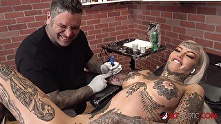 Amber Luke masturbates while getting tattooed