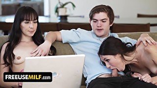 Lucky It Guy Helps Gorgeous Babes Setup Their Laptop While They Suck His Cock