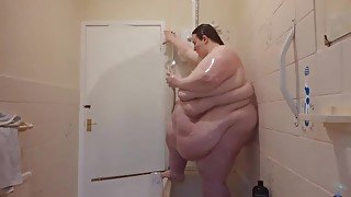 SSBBW STRUGGLES TO SHOWER AS SO HORNY