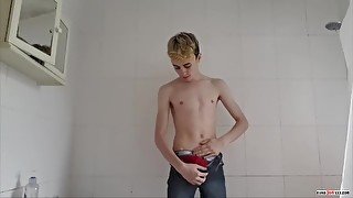 Squirting Cum In The Shower - Harry Alexander