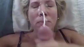 Dirty wife loves her face splattered with thick