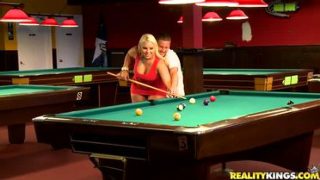 Seducing yellow-haired MILF Bedeli Butland is makeing dude cum