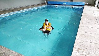 Crewsaver lifejacket review in pool