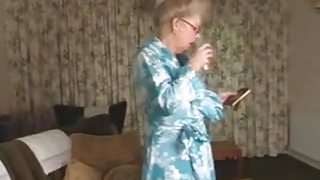 Hawt Granny masturbating