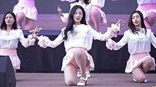 Korean beauties dance