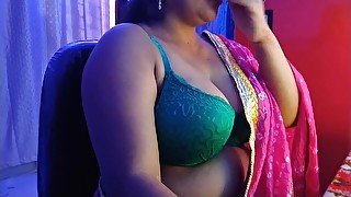 Desi Girl Opens Her Green Bra And Grabs Boyfriends Cock