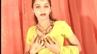 Hawt Northindian B Grade Actress Expose Her Bra Buddies & Love Tunnel