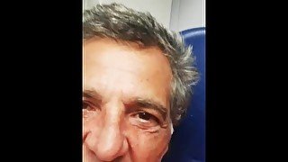 Sul treno si masturba parte 1