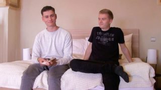 Czech amateurs in a very hot 3some video