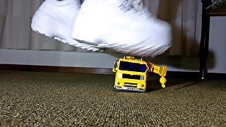 Toycar Crushing with Fila Disruptor Plateau (View 2)