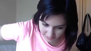 Shaved Pussy Slut Brunette On Cam