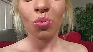 Trashy blonde slut gets her cooch polished properly