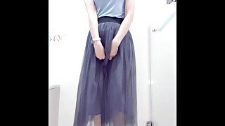 [Pee desperation] Wet my tutu dress