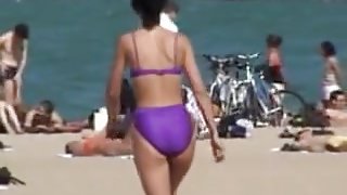 Candid bikini babe impressing with hot body on the beach 06s