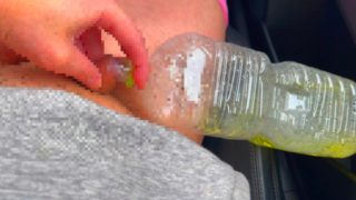 Pissing by car without being able to stand PET bottle challenge