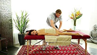 Fun With Masseurs Dick - Sara Luvv