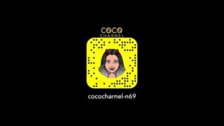 CoCo qui s'amuse avec un god dans le cul