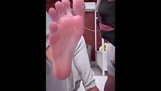 CUTE SPANISH GUY SUCKS MT FEET