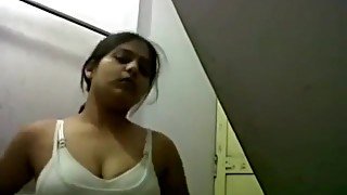 Indian girl show his big boobs and get naked.