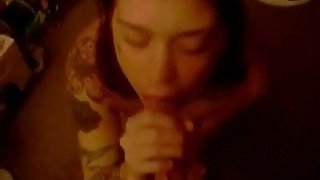 Tattooed amateur gives head and takes a facial