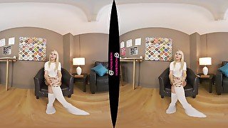 Red Light Green Light featuring Chloe Toy - WankitNowVR