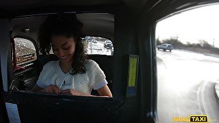 Easygoing Spanish chick screwed by her taxi driver