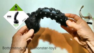 KHAN : La Bite de MONSTRE par MONSTER TOYS (Bottomtoys)