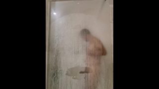 Dude jerk off in the shower