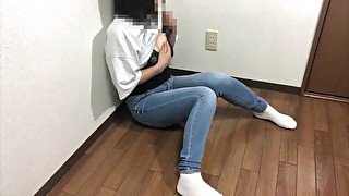 【最近彼氏と会ってないから1人で…】彼氏と遠距離恋愛中でえっちできない女子◯生。ムラムラしてたまらず1人でジーンズ脱いでオナニーする可愛い女子◯生。