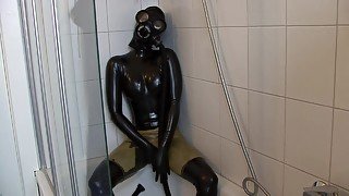 Pisspants breathplay in the shower