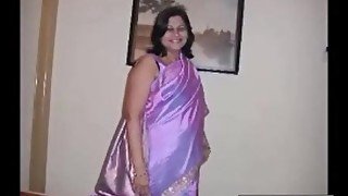 Famous 'gaand maro meri' Indian milf