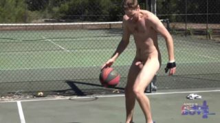 Australian Dude Nick Loves to Get Naked In Public Whilst Exercising in Full View