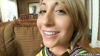 teen 18+ blonde Natalia Rossi does awesome footjob