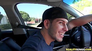 Guy seduces beauty to suck his dick in a car