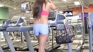 Brunette Teal is showing her sexy body in gym