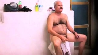 Str8 spy pakistani daddy in public bath