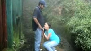 SL COUPLE OUTDOOR FUCK IN NUWARA ELIYA