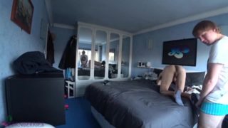 A quick sexplay in the couchsurfing host's bedroom