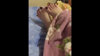 @tici_feet IG tici feet tici_feet rubbing feet with black toenails