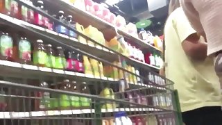 THE GIGGLY BOOTY AT THE SUPERMARKET!! (Slowed down)