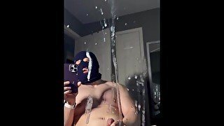 18 year old bodybuilder releases BIG cumshot and moans