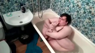 Артем дрочит кончает много раз продолжает дрочить и лизать ноги self suck autofellatio self footjob