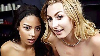 Game Of Truth Or Dare Leads To A Vr Threesome - Maya Bijou And Alexa Grace