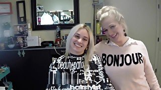 Girls shave eachothers Face