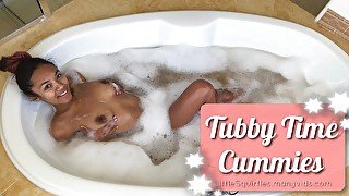 Little Princesses Bathtub Dildo Playtime and Masturbation Cummies!