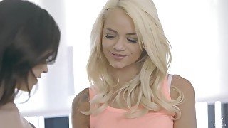 Elsa Jean Is Pussy Fingering Lucie Cline